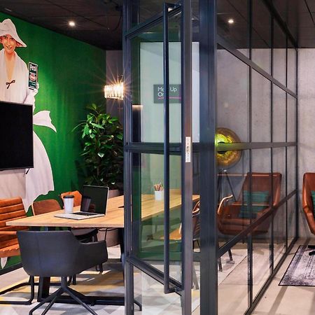 Moxy Duesseldorf South Hotel Bagian luar foto