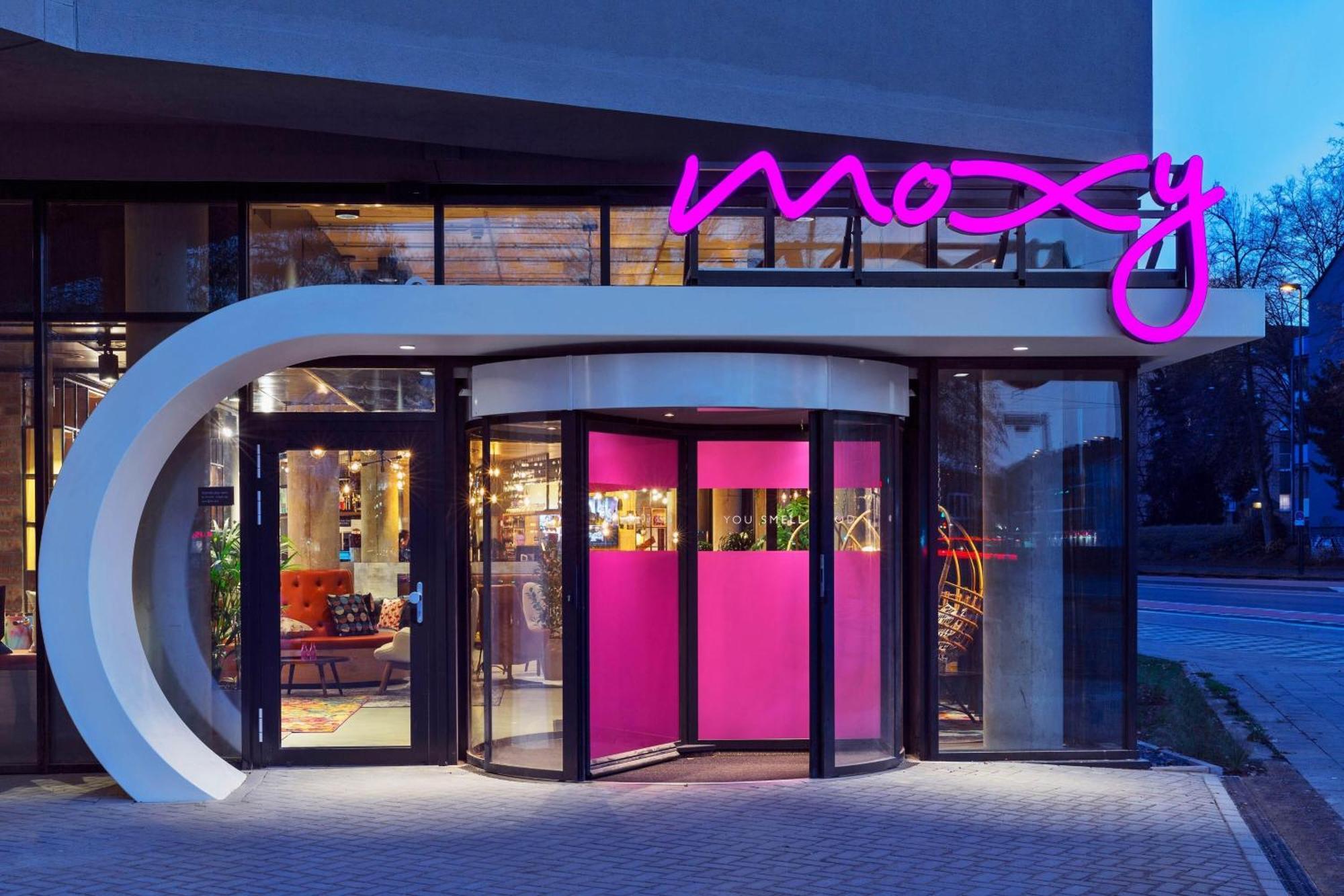 Moxy Duesseldorf South Hotel Bagian luar foto