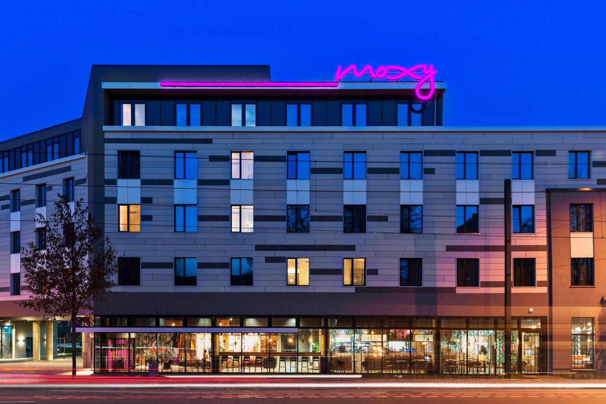 Moxy Duesseldorf South Hotel Bagian luar foto