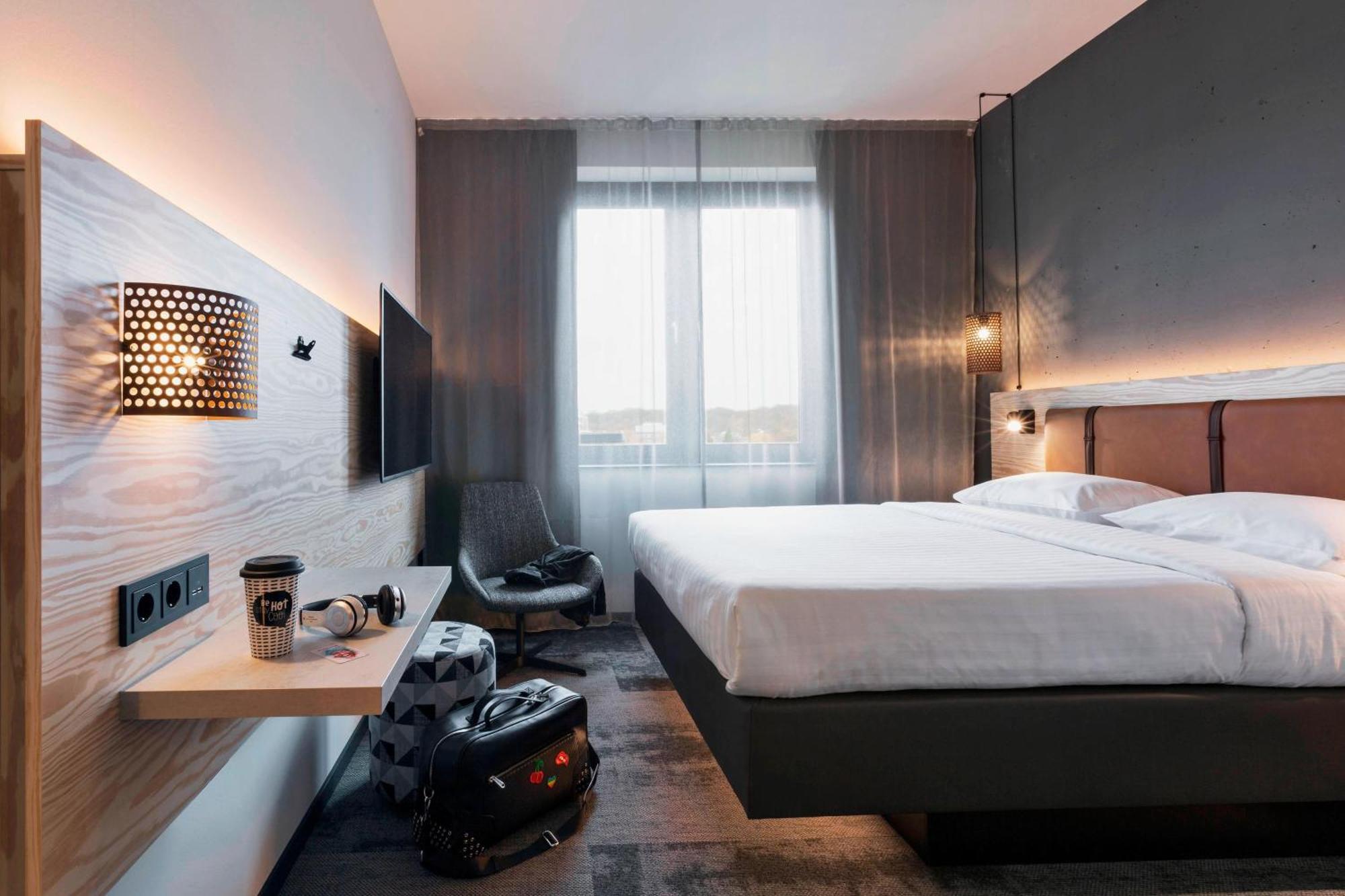 Moxy Duesseldorf South Hotel Bagian luar foto